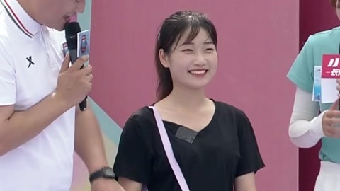 女孩携”秋天第一杯奶茶“闯关 冲关王稳健过关