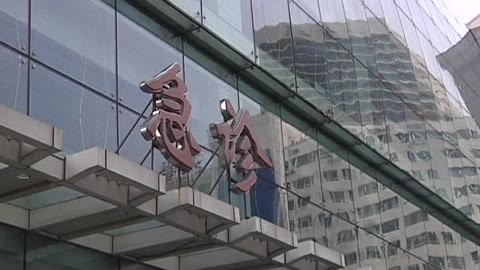 城市直通车 大热天孩子中暑 交警伸援手