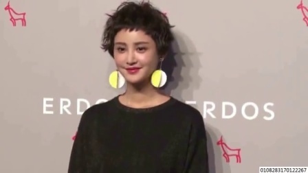 娱闻第一速递 2017 9月 张歆艺对电线杆发功自黑