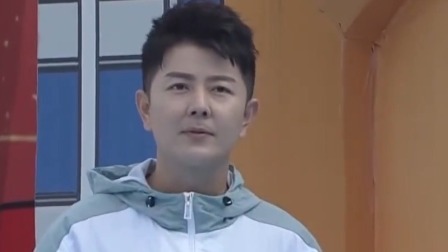 “下一站去哪里”主题冲关，浪漫小伙高台向女友表白