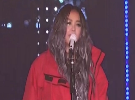 娱乐急先锋 张惠妹新专辑首唱会遇低温暴雨