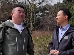 实景演示科学锻炼方法 强调了热身的重要性