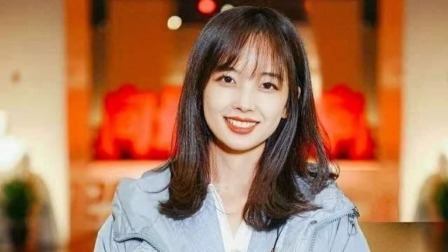 王冰冰现身全运会，被粉丝表白逗笑害羞转头，频频挥手互动好暖心