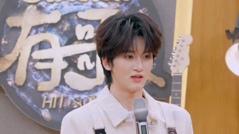 邓佳鑫唱跳燃炸导师团 郭静邀约张信哲求合作