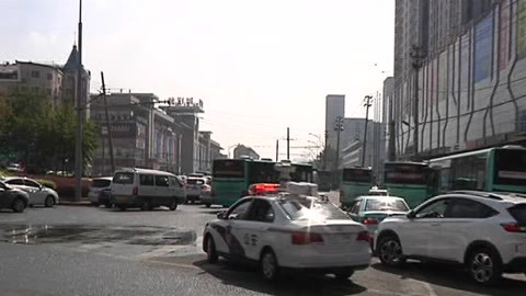 城市直通车 大连：一老一小路边迷失