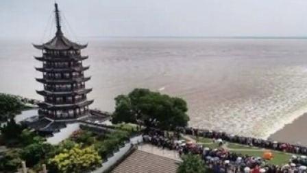 说天下 浙江杭州：西湖断桥又见“人从众”