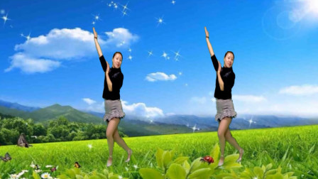 蓝莓思洁广场舞 一支让你回到青涩岁月的《青青河边草》影视金曲 舞步青春活力 新颖时尚