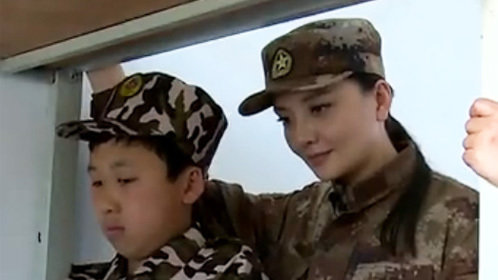 萌娃们体验部队生活
