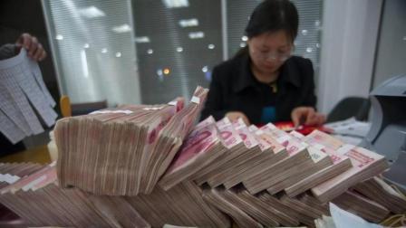 那么多人想去银行工作 银行普通职工一个月工资到底有多少钱？
