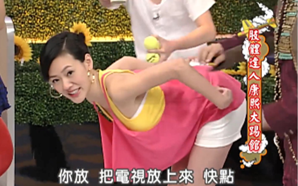 小s挑战自身肢体极限