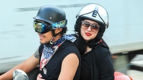 相机慢门下的罗马假日 文艺青年用诗歌相互取暖