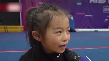 这是高手！7岁女孩学功夫练出腹肌：想像张伟丽一样厉害