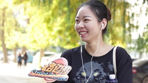 路边社 美女怒吼男友把处女膜还给我