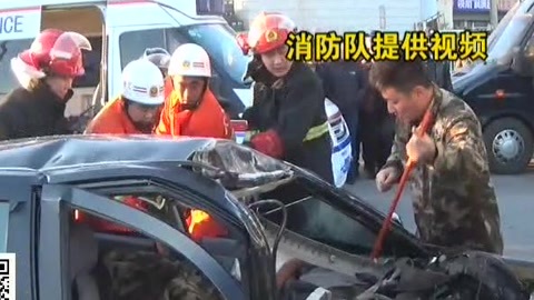 城市直通车 轿车追尾大货车司机居然还睡