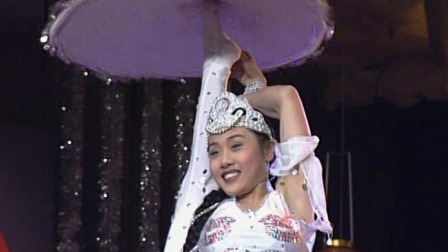 央视1998春晚 广州军区战士杂技团《转毯与蹬人》，看蹬人诀窍和转毯秘诀！