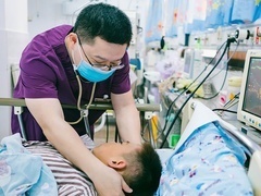 经典传奇2023 湖南村民服毒自杀，医院宣布无力回天，家人准备好后事男子奇迹复活