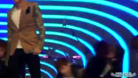 IU kiss&cry 好欺负吗 中韩建交20周年第二回纪念演唱会 主Kevin 饭拍版 12/05/20-U-Kiss (UKiss)