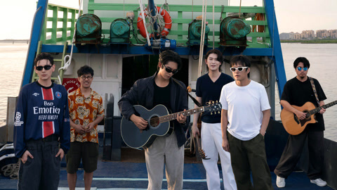 于适上演皇帝强抢咖妃 艾热即兴说唱点燃全场