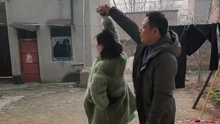 在自家院里跳爱的华尔兹，是不是很浪漫