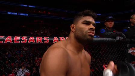 UFC终极格斗冠军赛 纳干诺升龙拳炸裂KO锤子欧沃瑞姆