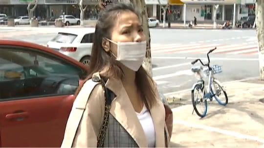 1818黄金眼 业主回家没带门卡 被保安推到在地？