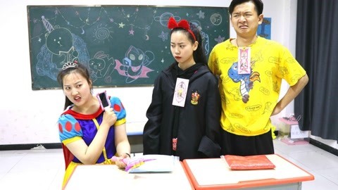 同学们突然性格大变，没想是“暴躁卡”搞的鬼，小小能解救他们吗