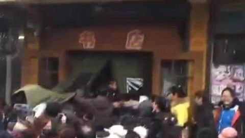 网罗天下 开学第一天书店被挤爆？