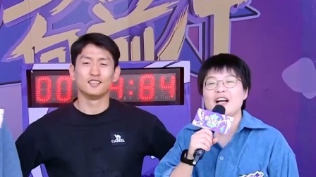 “车王”目标明确直奔大奖而来，萌新闯客登上高台激动落泪