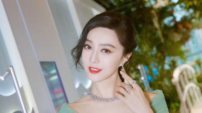迷妹专访 迷妹专访×范冰冰：良心美妆博主上线