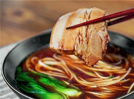 日食记 焖肉面让讨厌吃肥肉的人也爱上