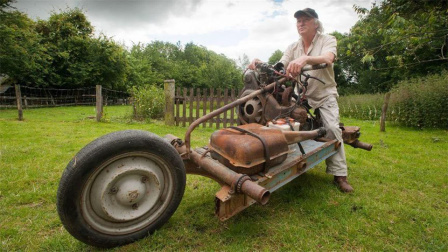 大叔为了逃离沙漠花费12天，徒手将汽车改装成摩托车，成功逃生