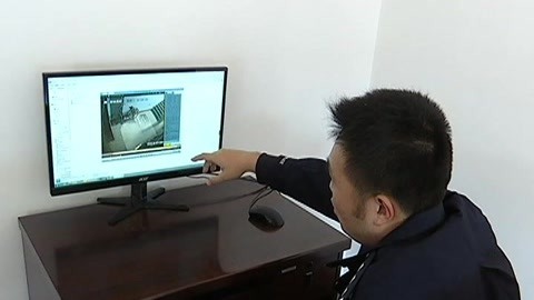城市直通车 破门入室盗窃四万多