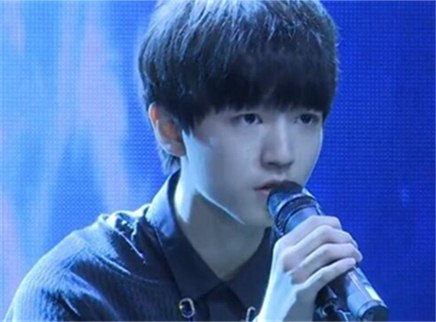 娱乐急先锋 王俊凯16岁生日粉丝花样示爱