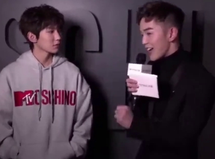 娱乐新鲜爆 王源纽约直播啦！