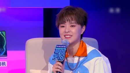 杨芸晴变身超脑护航员，陪超脑少年一起战斗