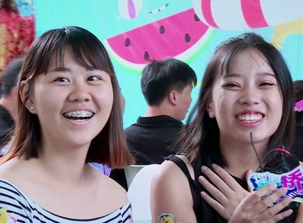 摇啊笑啊桥 海涛十年前小粉丝现场求拥抱