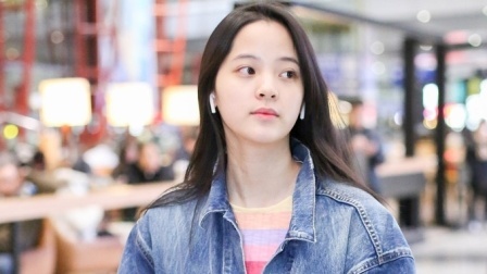 土豆娱乐快报 2018 1月 欧阳娜娜一身牛仔撩发女人味十足 180129