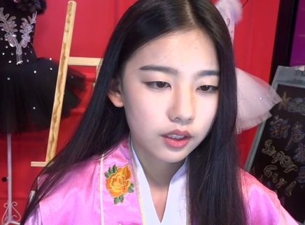 818超女聊天室 左卓华丽变身“秋香”美Cry