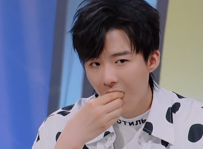 下饭版第8期：刘宇宁生吃苦瓜