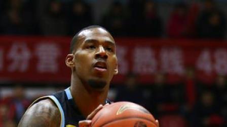 CBA 18/19赛季 新疆VS青岛第二节：亚当斯外线弹无虚发，半场新疆72-64领先
