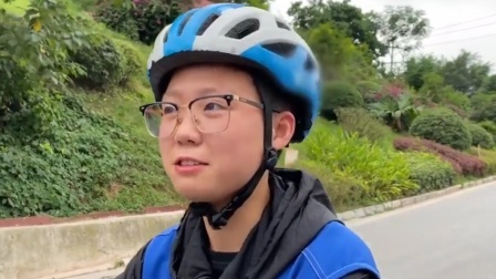 本科女孩白天代驾晚上洗车 还债20万