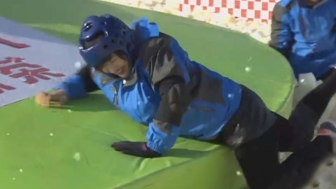 男生女生向前冲第十季 选手大转盘摔的太魔性 蓝队派实力选手惨遭打脸