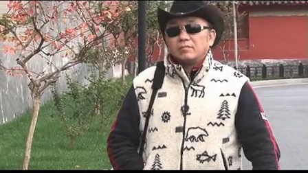 京味纯爷们侃出真自我 赚美国钱扬中国威