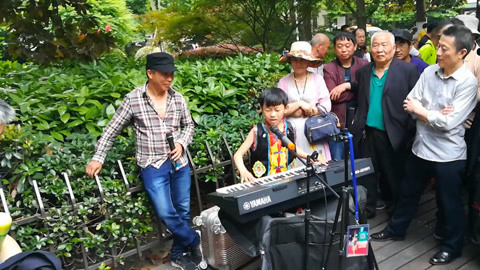 唱罢吹灯 小男孩演唱霍元甲主题曲