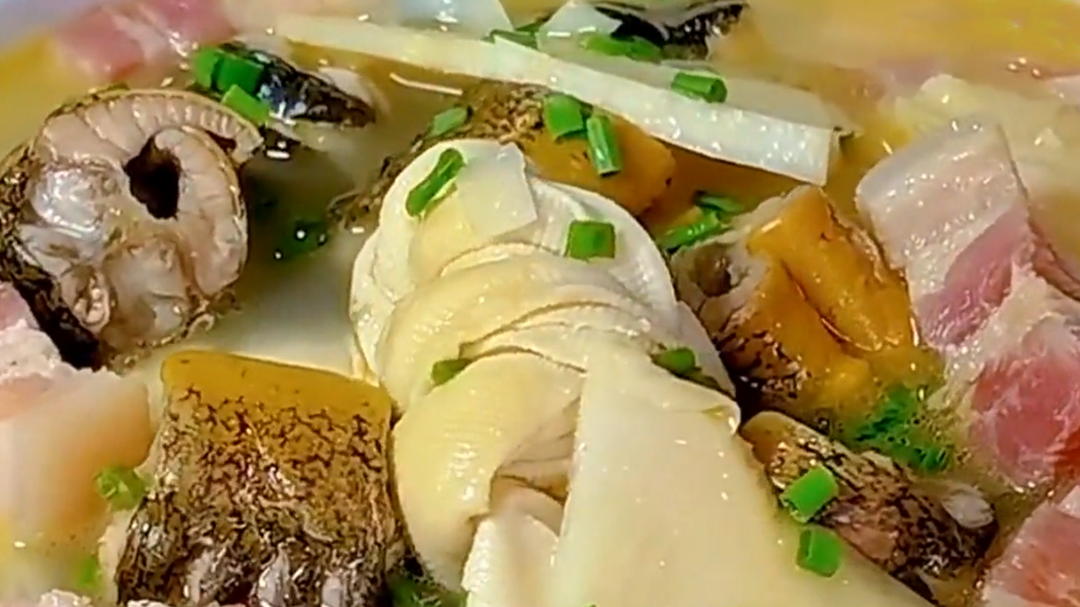 人气美食 高蛋白营养汤 腌笃鲜里加鳝筒