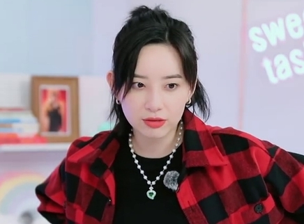 甜蜜的任务 李斯丹妮回应揪头发风波