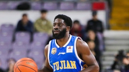 CBA 18/19赛季 北控vs福建第三节：杰特蝴蝶穿花1v4神级高抛惊艳全场！福建大比分领先北控