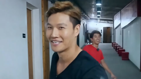 钟国霸气登场 花样撕名牌