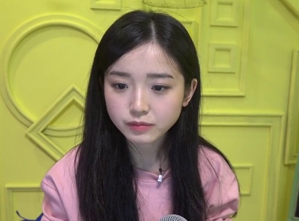 818超女聊天室 金雯昕携花千骨同款一字眉出镜