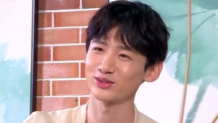 众人四处寻找接头人，惩罚转盘让人苦不堪言